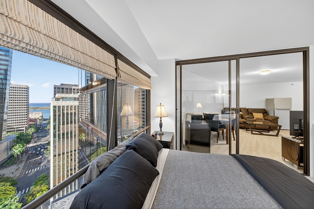 Chic Dt Honolulu Executive Condo 1 Bedroom Condo