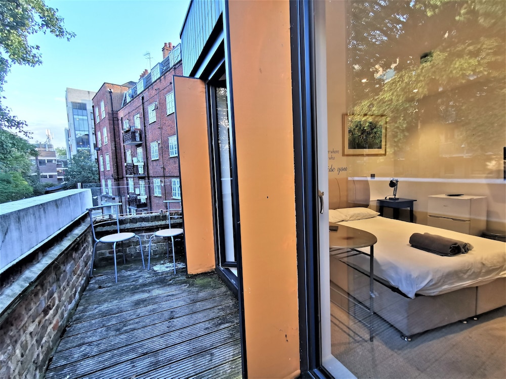 balcony