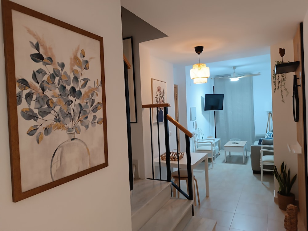 Amazing & Renovated 2-bedroom Flat in Fuengirola