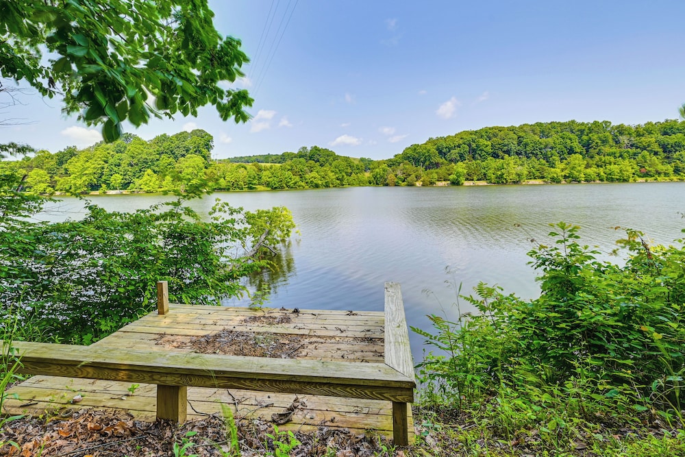 Pool, Lake Views, Dock & More: Mt Vernon Getaway