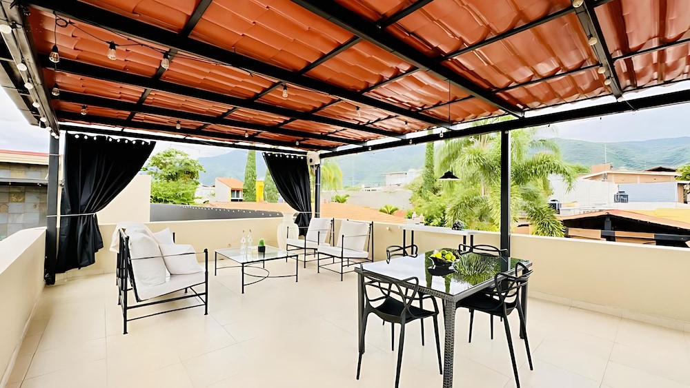Ajijic 1 Bedroom Guesthouse -walk To Everything -patio -bikes - Pickleball Court