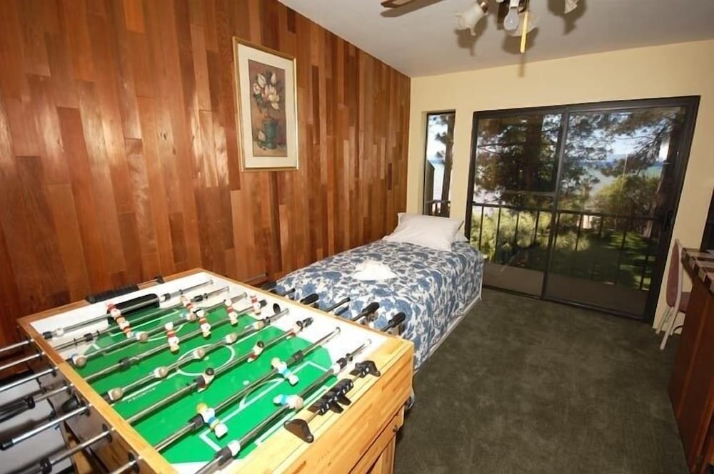 771 Lakeview Avenue 4 Bedroom Home by RedAwning