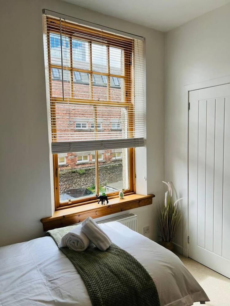 Modern City Center 2 Bedroom Apartment view 5