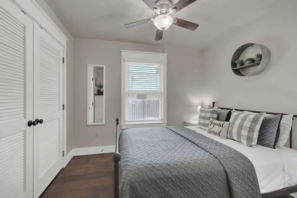 Charming Cottage-3 Mins to Downtown-pet Friendly!