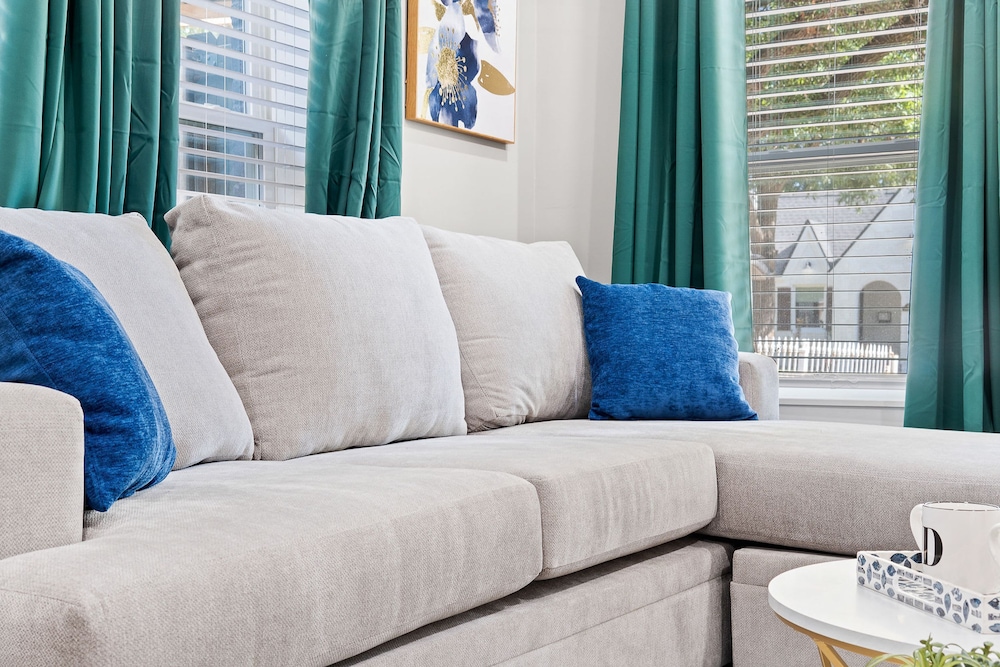 Emerald Indigo House Pet Friendly