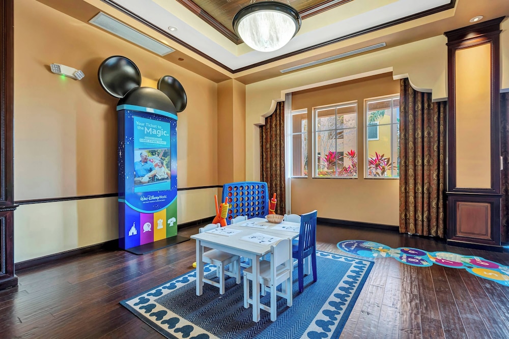 2BR Fireworks View With Pool Spa 5 Minutes to Disney