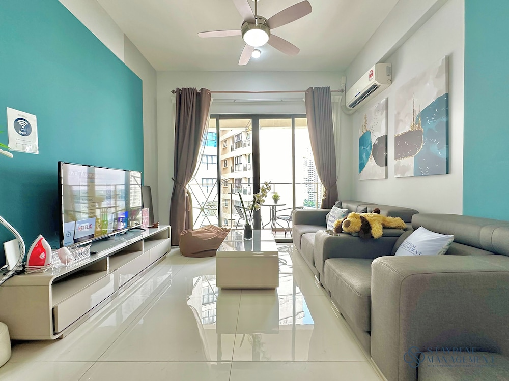 Country Garden Danga Bay Sea View Homestay by Stayrene