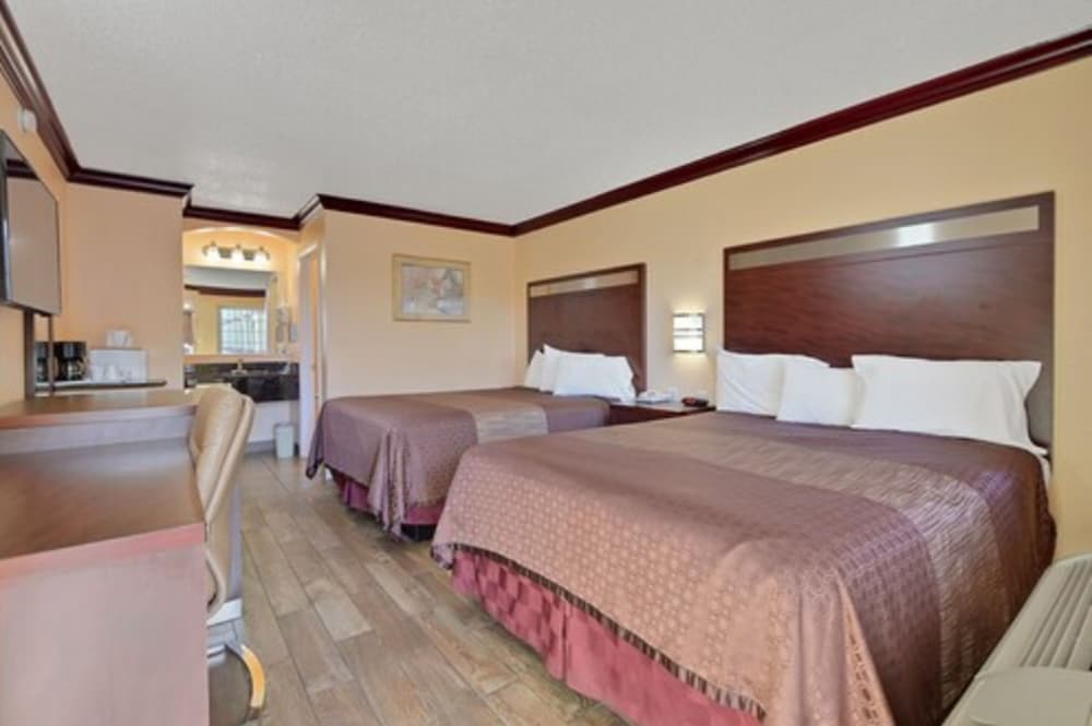 America's Deluxe Inn, photo 29