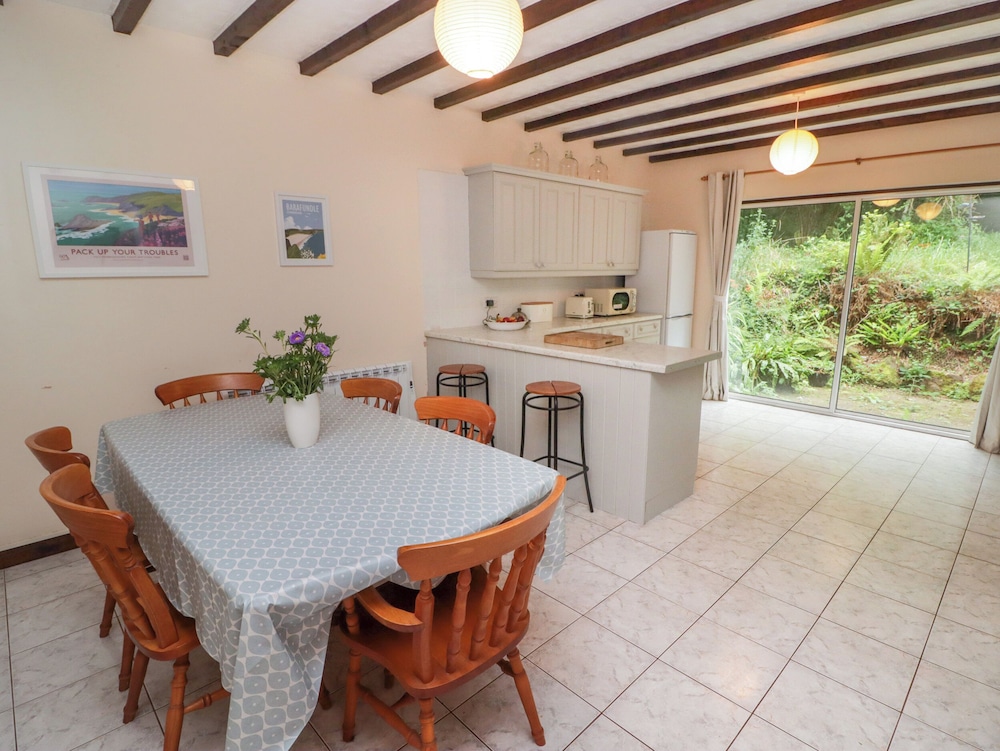 2 Cheriton Cottages