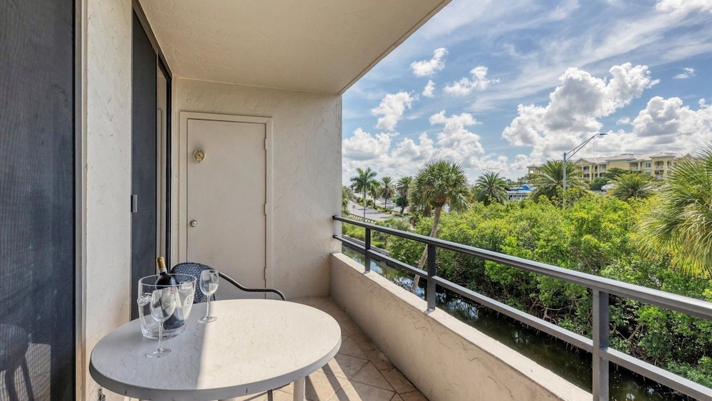 Anchorage Resort 3rd Floor Two Bedroom Condo with Beach Access 2 Condo