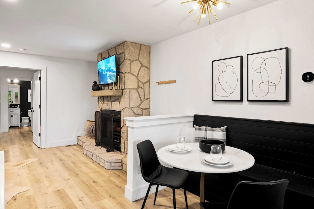 Firefly Mountain Suites Sleeps 36 Indoor Pool, Hot Tub, Game Room, Playground