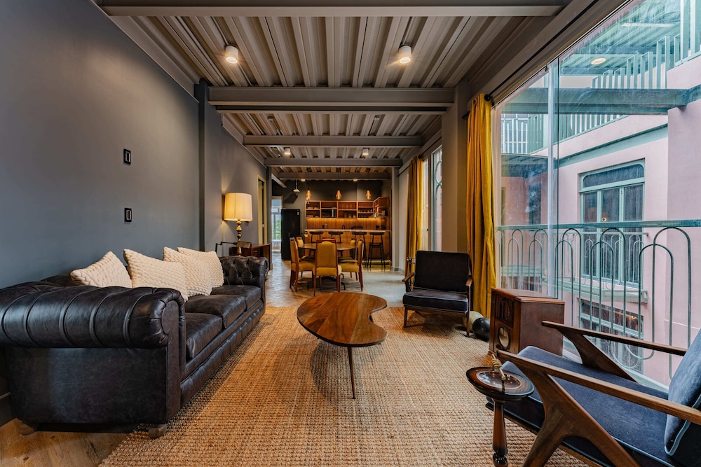 Pandora House 81