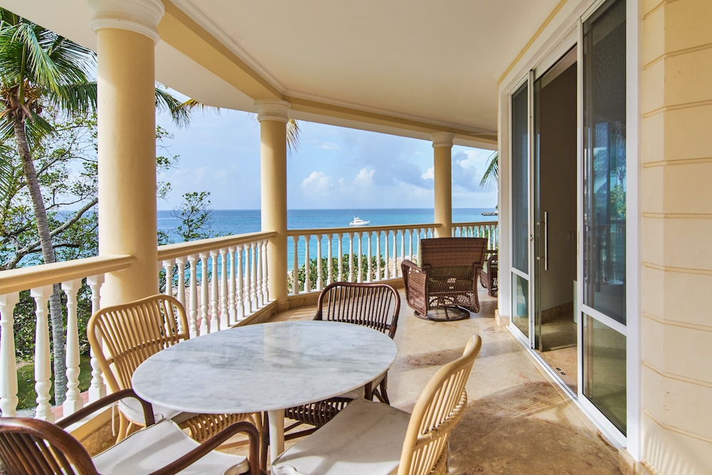 Luxury Penthouse Hispaniola Beach