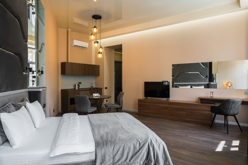 KievApts Sofievskaya 18