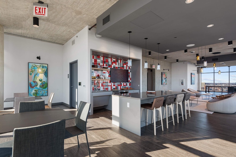 Cloud9 6 apt for 30ppl Fulton Market The Nouveau