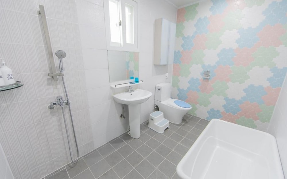 Geoje Island Viken Kids Pool Villa