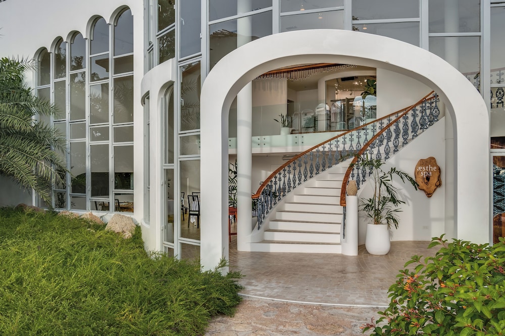 Lobby & Reception