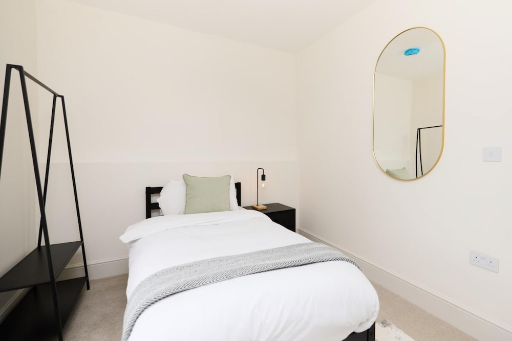 The East London Mile Hideout - Trendy 3bdr Flat With Balcony