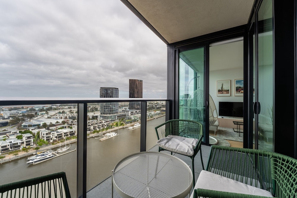 2-bed With Harbour Views & Outstanding Amenities