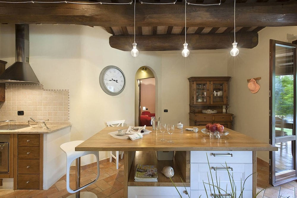 Casale Degli Ulivi 12 by Marche Holiday Villas