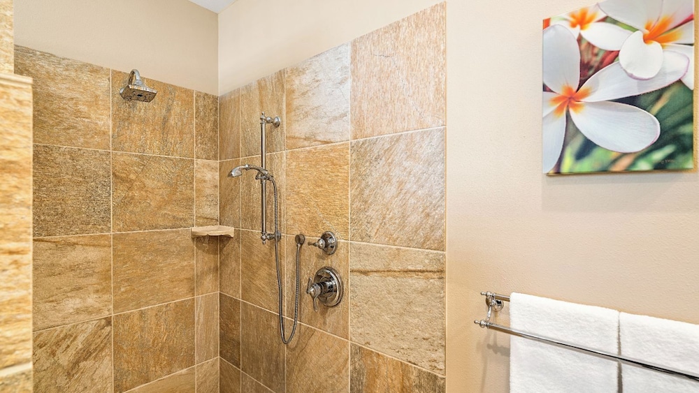 Private Yard and Outdoor Area - AC & Shared Pool - Golf Views - Vrkcv