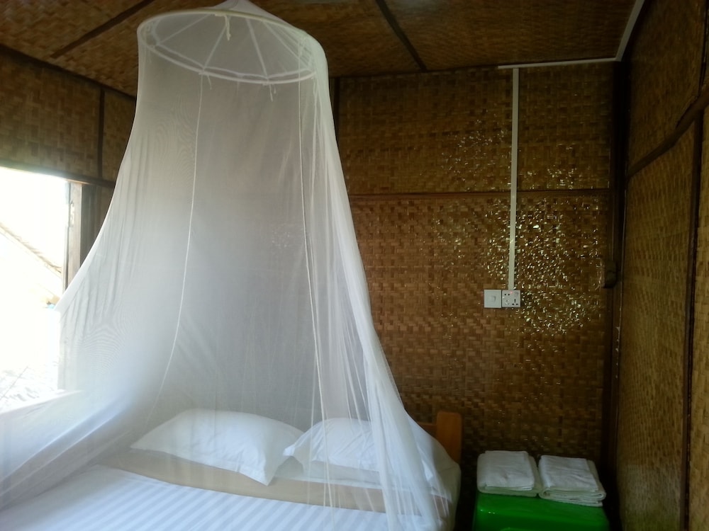 Ngwe Saung Garden Guest House view 3