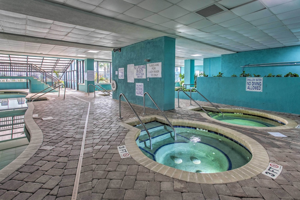 Breezy Landmark Resort Condo w/ Oceanfront Lanai!