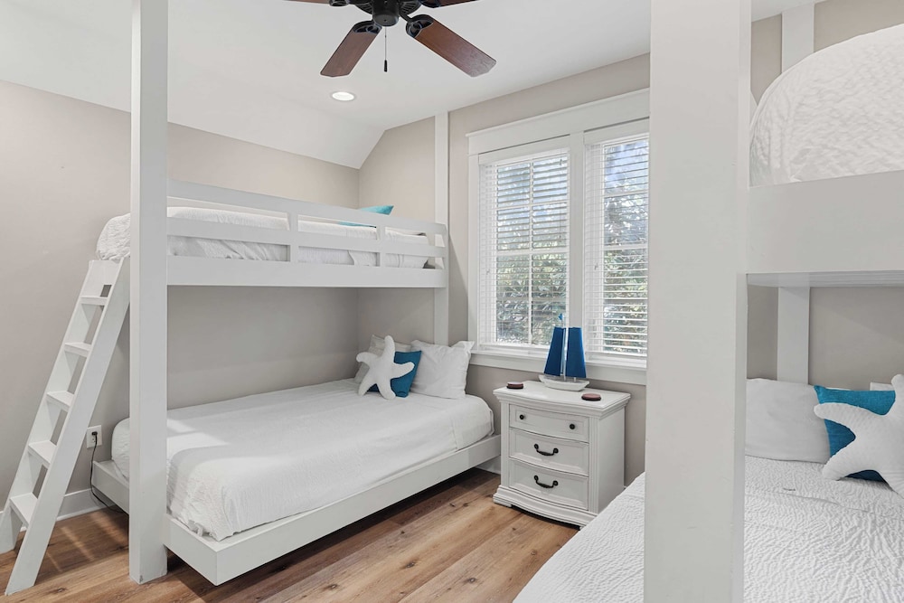 Golf Cart + Pool Access Near Baytowne & Beach Coral Starfish by Avantstay