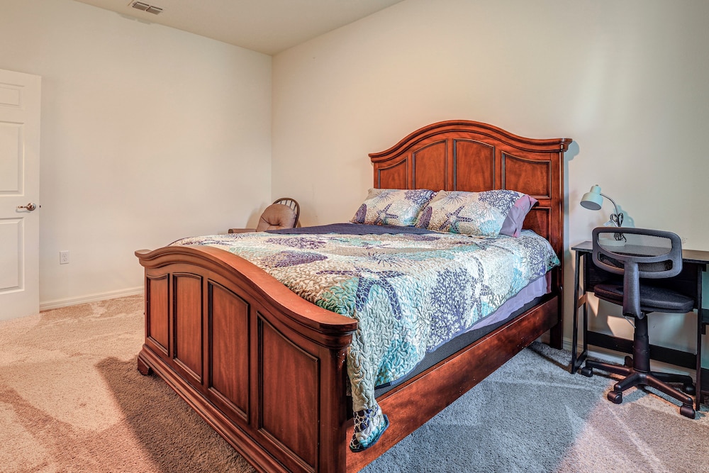 Spacious Home Near Dtwn Psl: Travel Nurses Welcome