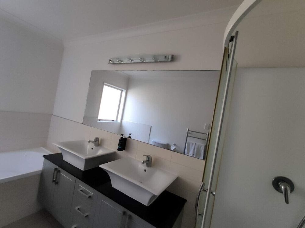 5 Bedroom House at 82A Richardson Road