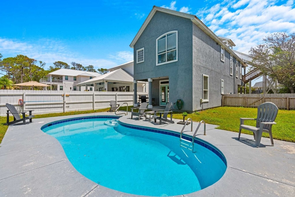 Walk to Santa Rosa Beach Private Pool, Balcony, and Coastal Views