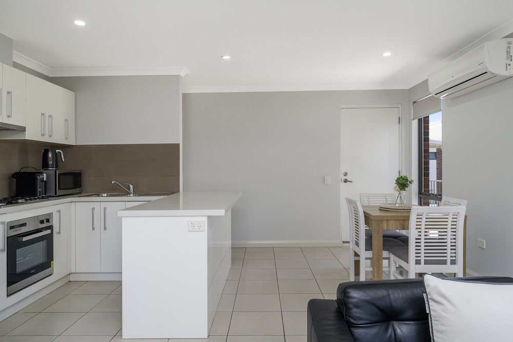Sunny 2-bed in Quiet Location With Balcony