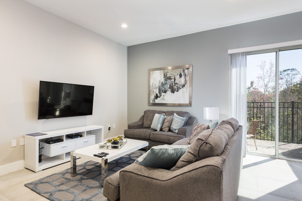 Summerville Vacation Homes by Columbia Management