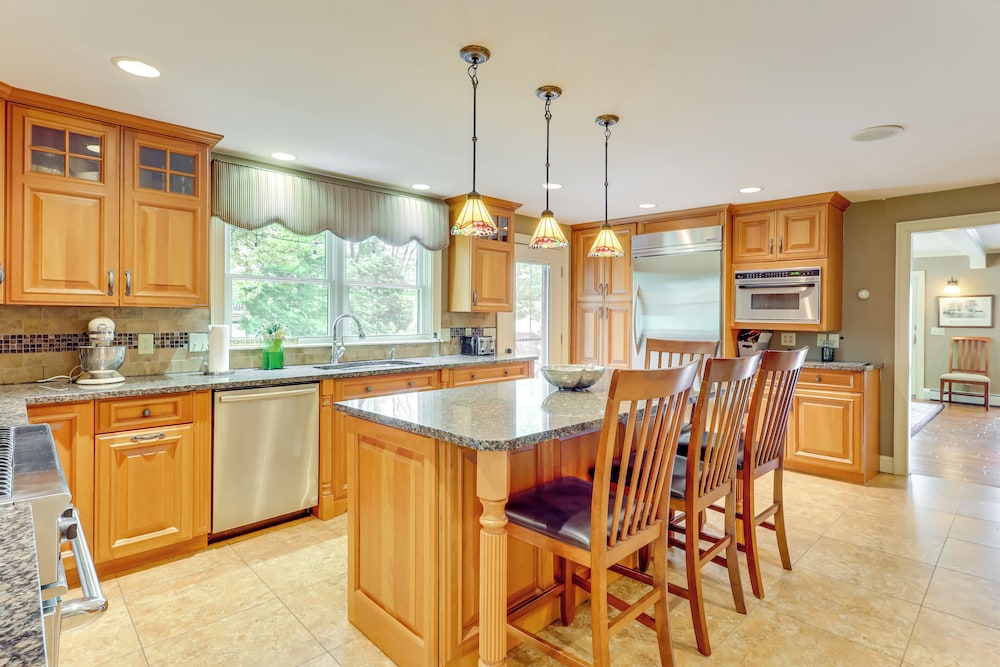 1 Mi to Village: Waterfront Oasis in Lake George!