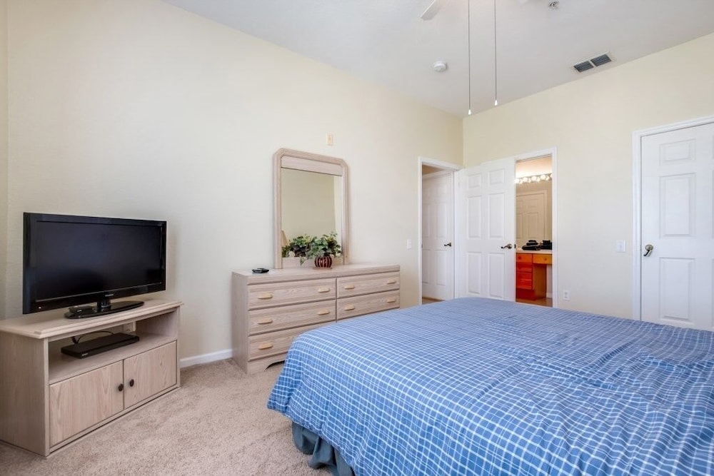 Windsor Palms 3 Bed Condo 2 Minutes Walk To Clubh 3 Bedroom Condo by Redawning