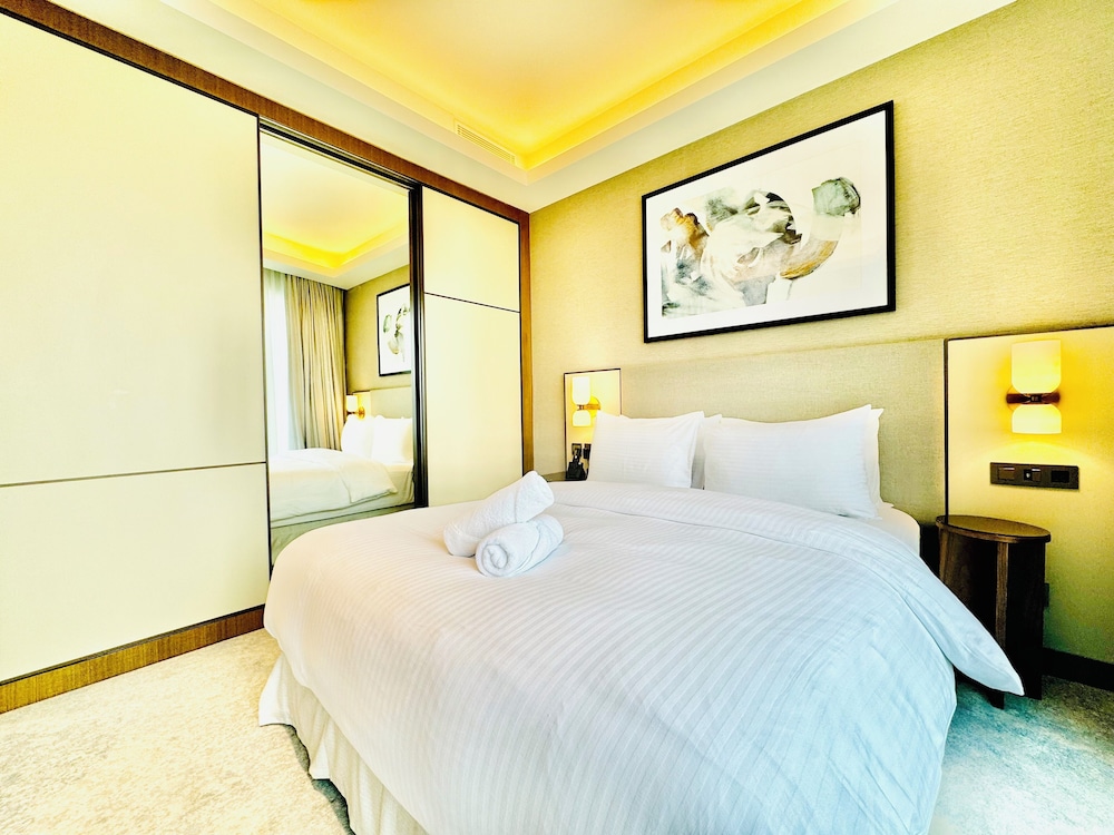 Venduras -Majestic Luxe 2BR Address Opera