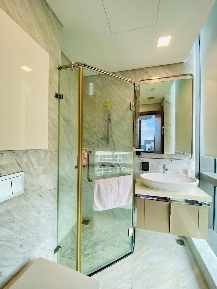 Serenity Serviced Apartments-Landmark 81
