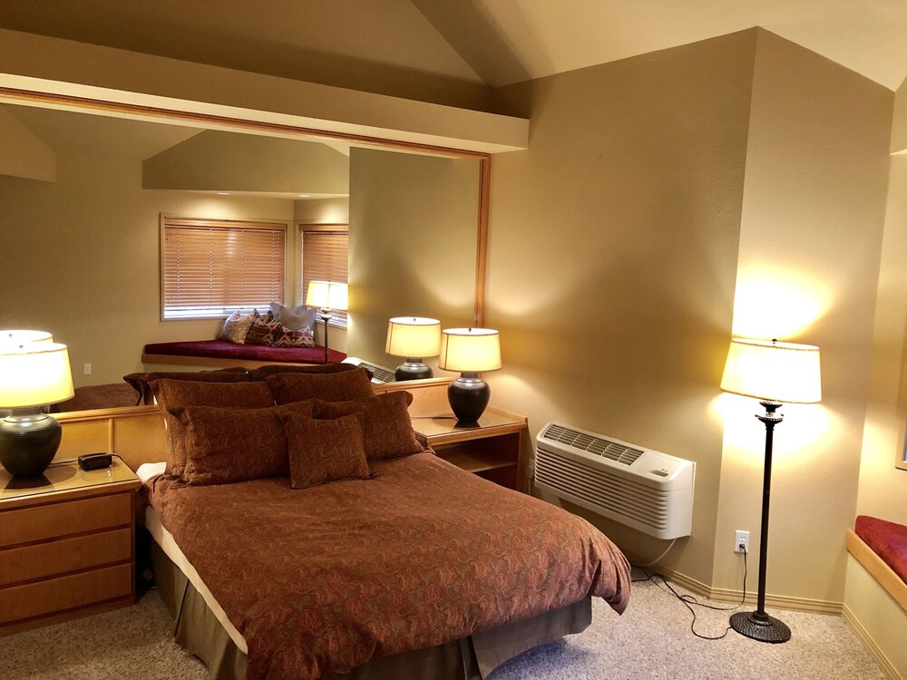 River Ridge 416b 1 Bedroom Condo by RedAwning view 2