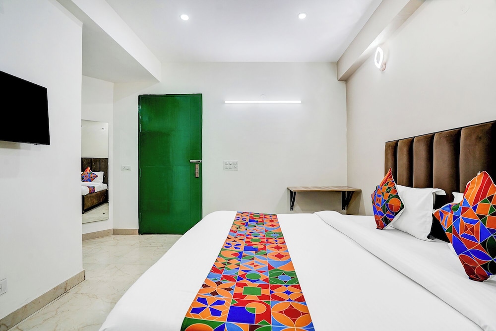 Fabhotel Cyberhub Suits
