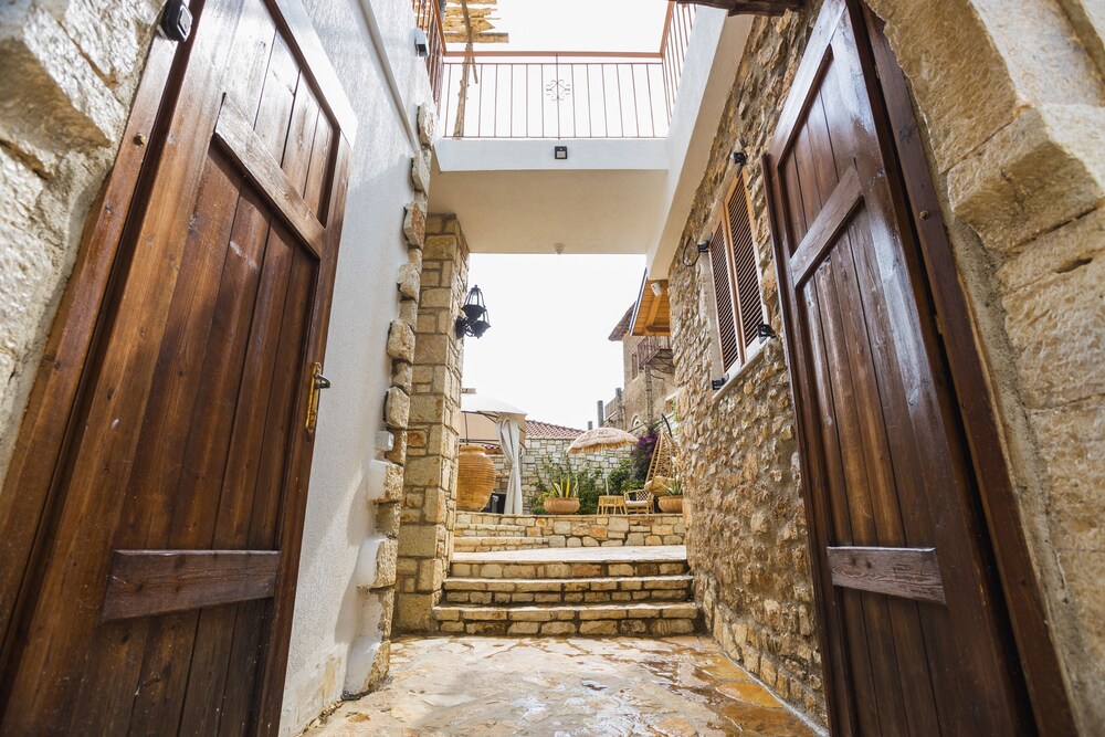 Albanian Coast - House - Stay 9 - Hottub - Petsok