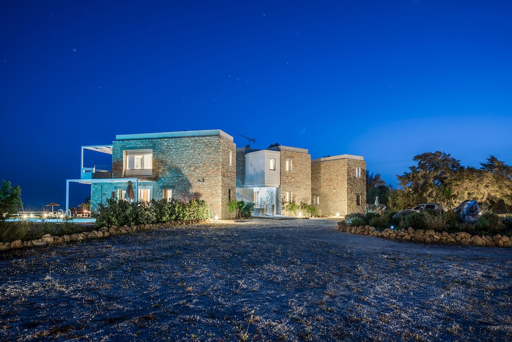 Cedar Bay Beachside Villas