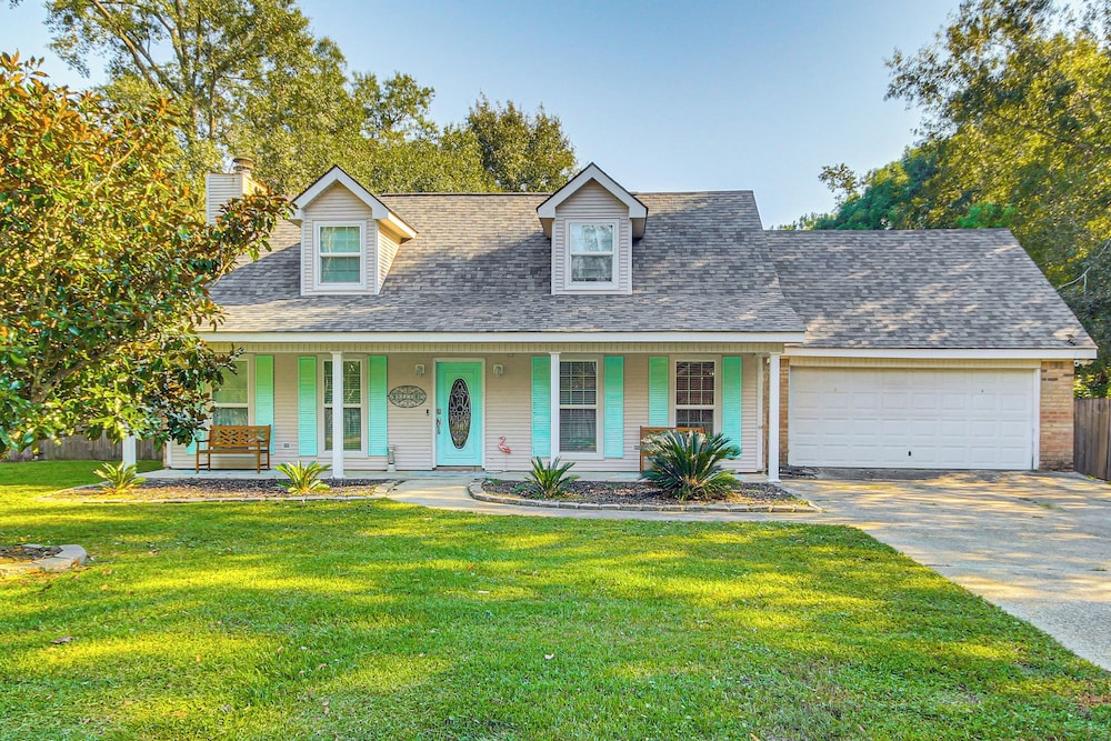 < 1 Mi to Waveland Beach: Spacious Family Home