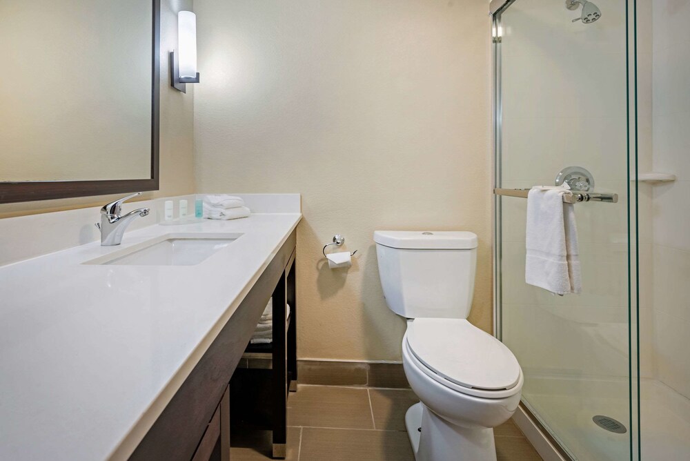 Lexington Vacations - Clarion Hotel Conference Center - North - Property Image 67