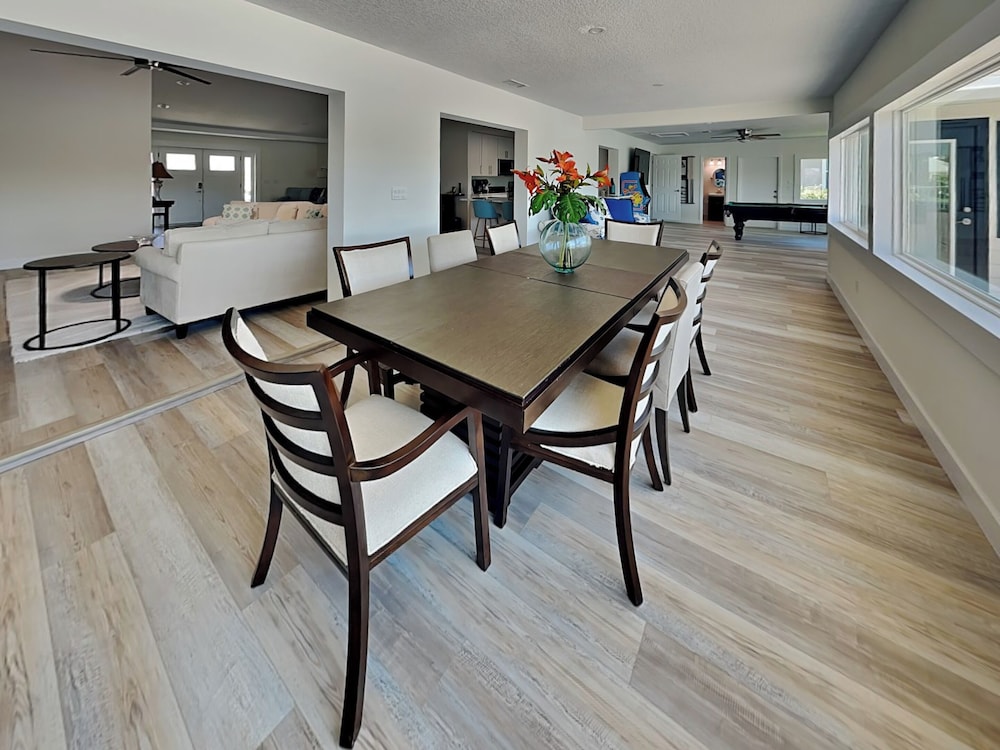 Dolphin View Oasis by Distinctive Beach Rentals