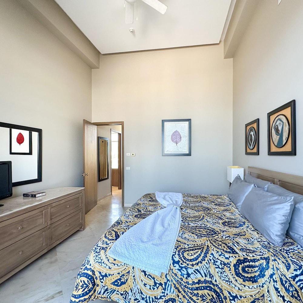 Splash Into Style Ground Floor Poolside Condo