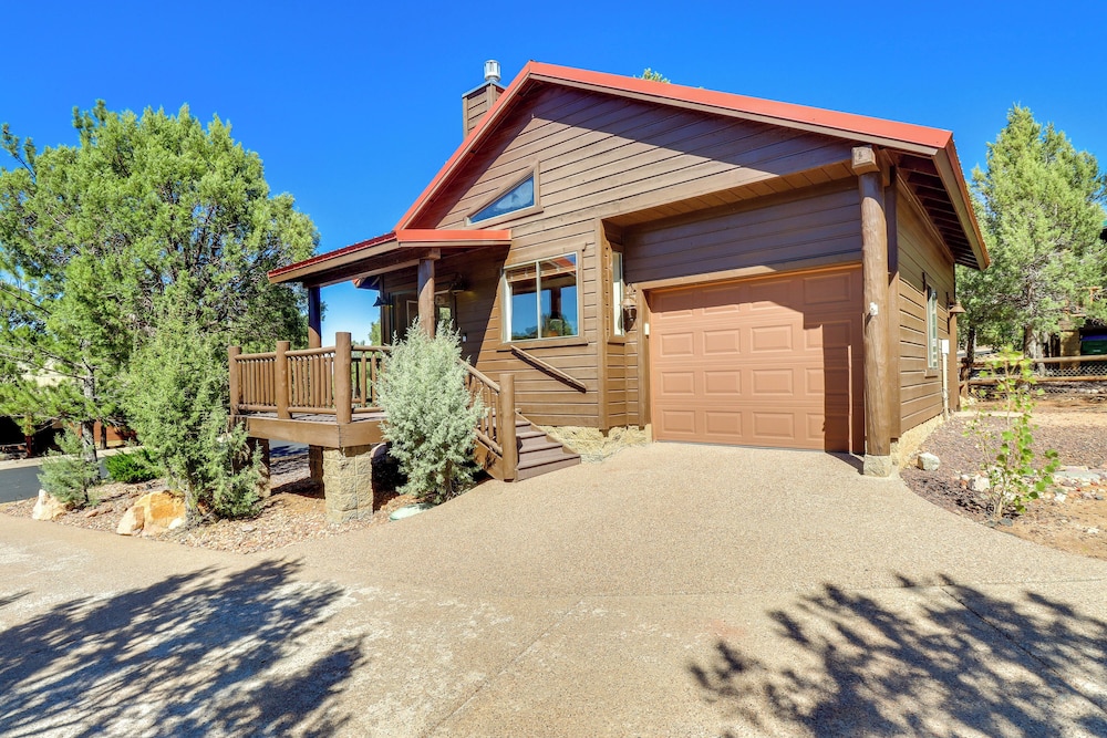 Pet-friendly Show Low Cabin w/ Patio & Gas Grill!