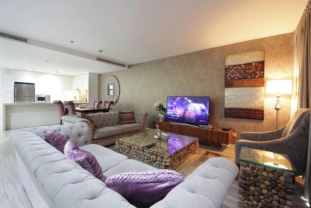 Silk Valley - Luxury 1B with Lake View
