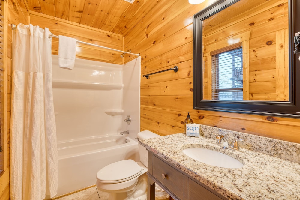 Grand View Lodge Panoramic Views Hot Tubs Game Room Theater Sleeps 56 Guests