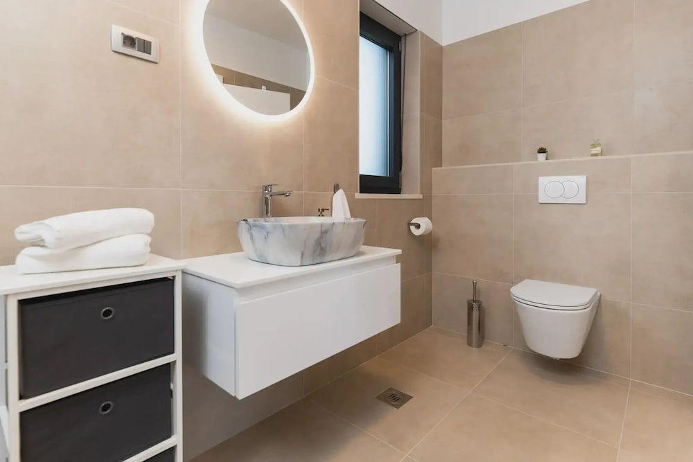Photinia in Labin With 3 Bedrooms and 1 Bathrooms