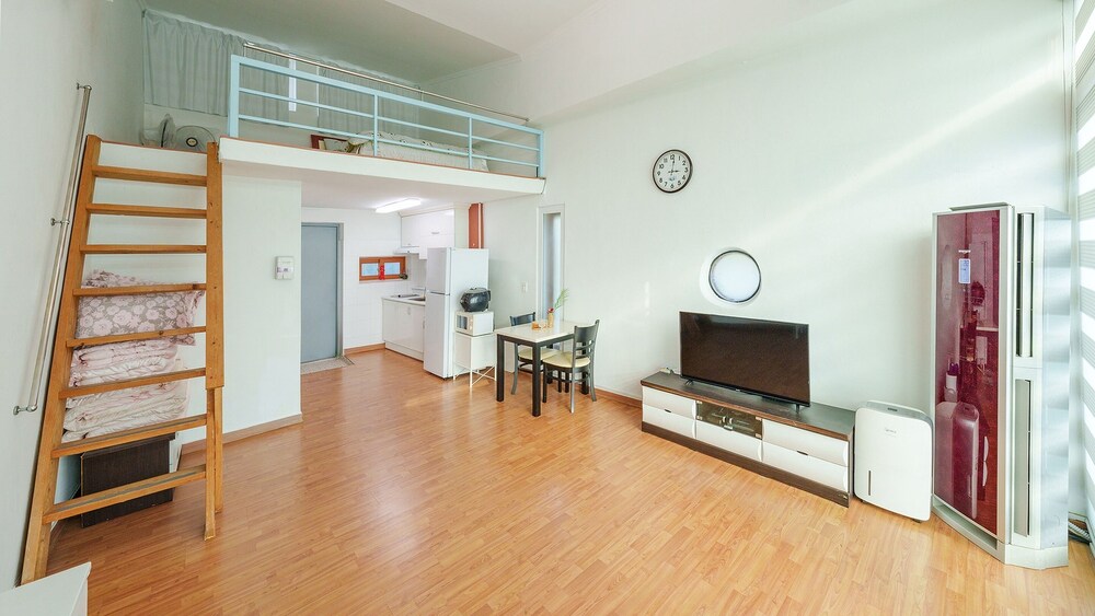 Taean Norabureo Pet Pension